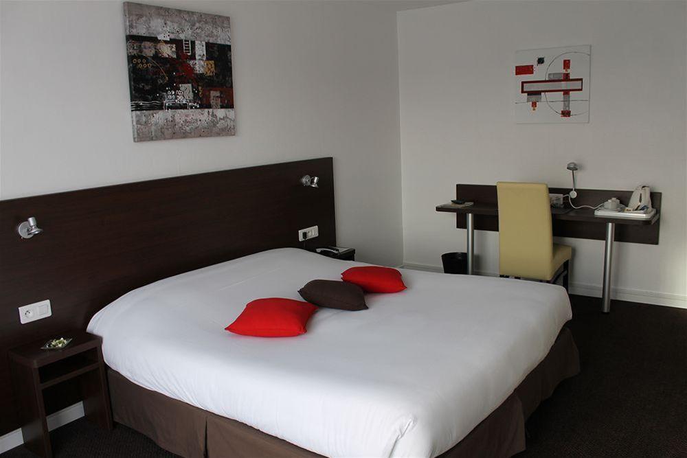 Logis Hotel & Restaurant - Le Relais De Montigny Montigny  Eksteriør billede