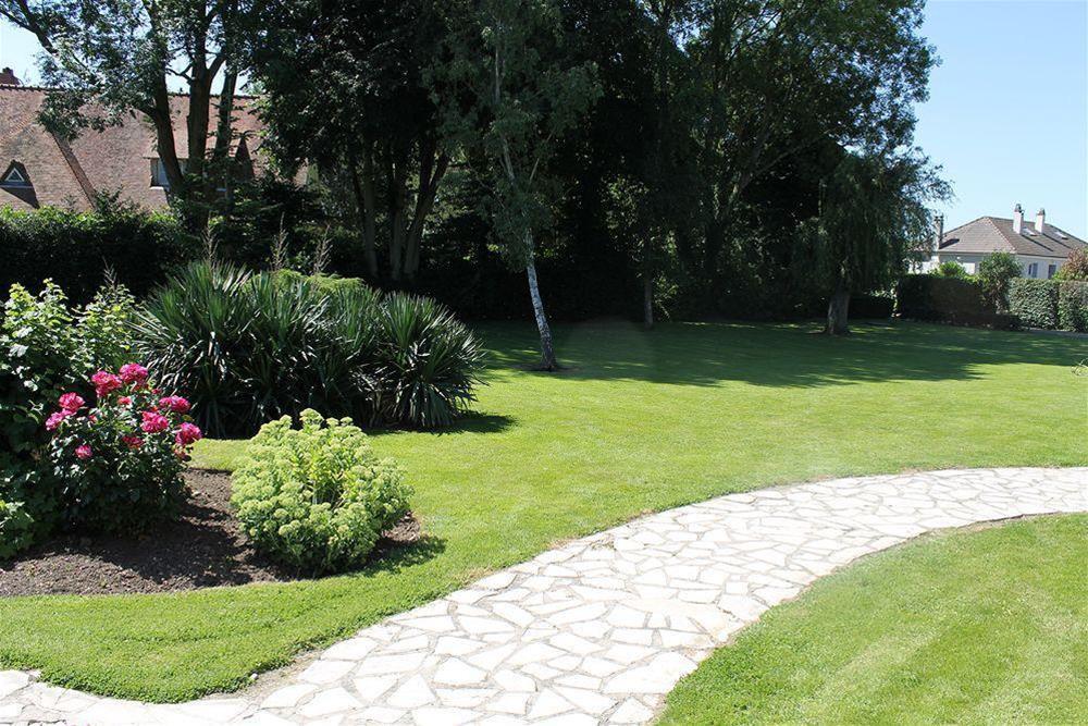 Logis Hotel & Restaurant - Le Relais De Montigny Montigny  Eksteriør billede
