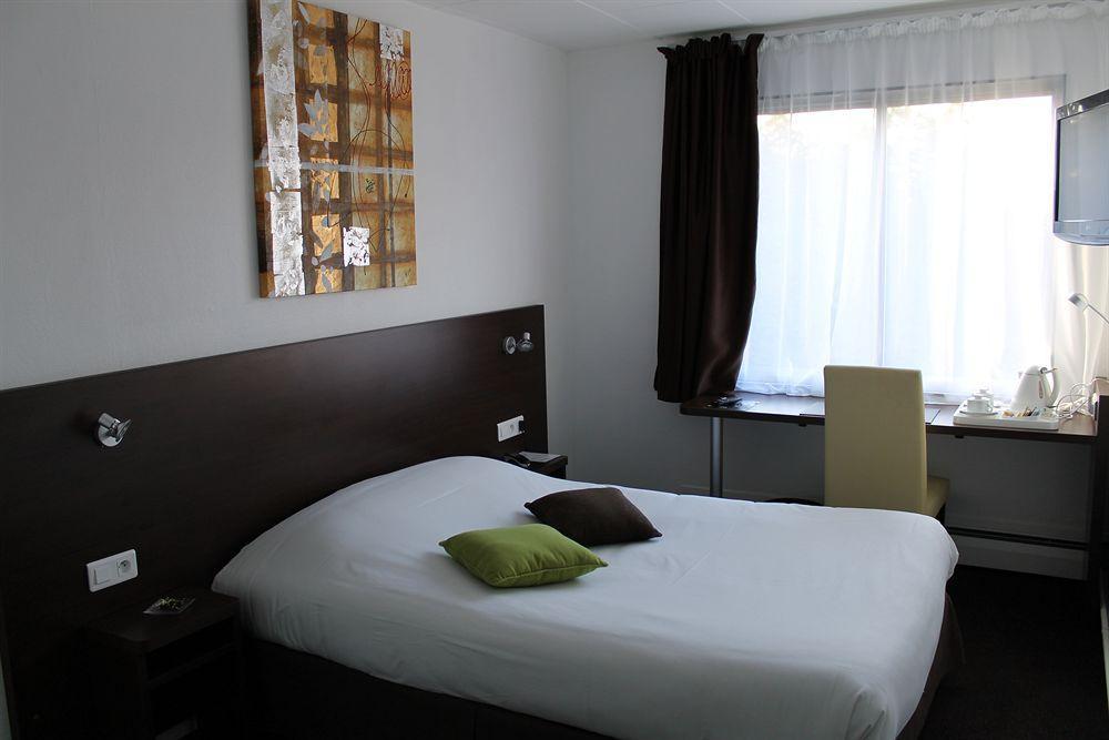 Logis Hotel & Restaurant - Le Relais De Montigny Montigny  Eksteriør billede