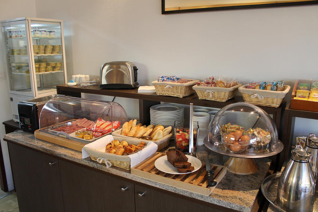 Logis Hotel & Restaurant - Le Relais De Montigny Montigny  Eksteriør billede